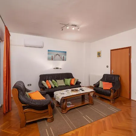 Five-bedroom In * Fažana