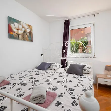 Five-bedroom In *