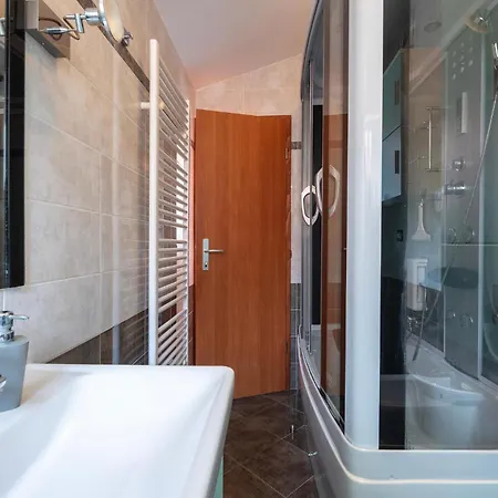 Five-bedroom In Fažana