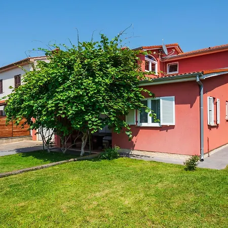 Five-bedroom In Tatil Evi *