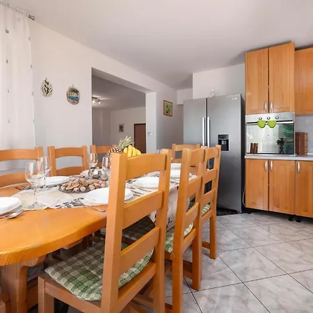 Five-bedroom In *