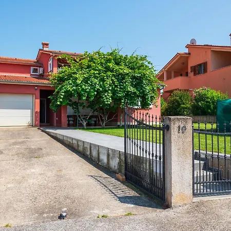Five-bedroom In Tatil Evi *