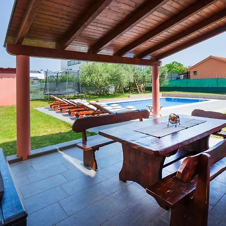 Five-bedroom In Fažana